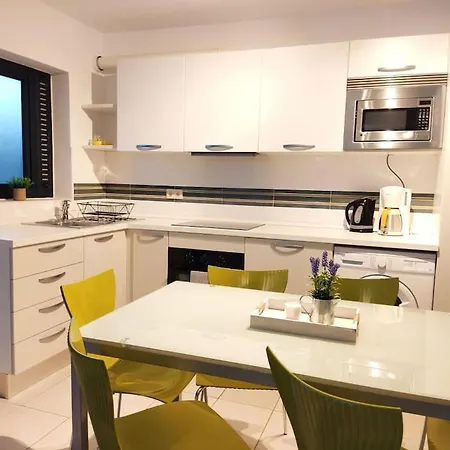 Casa Azul 2bedroom & Ocean View Terrace Wifi Premium بيت للعطل كوستا كالما